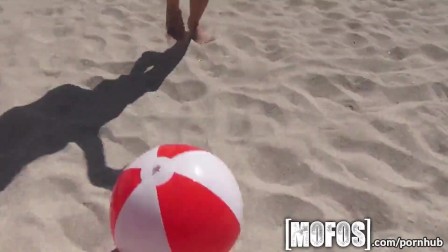Mofos - Beach babe flashes her booty