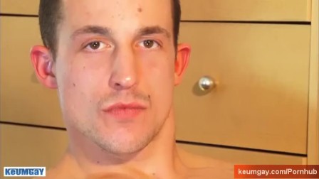 Handsome str8 French football player gets wanked his huge cock by a guy !