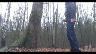 I love to pee in public