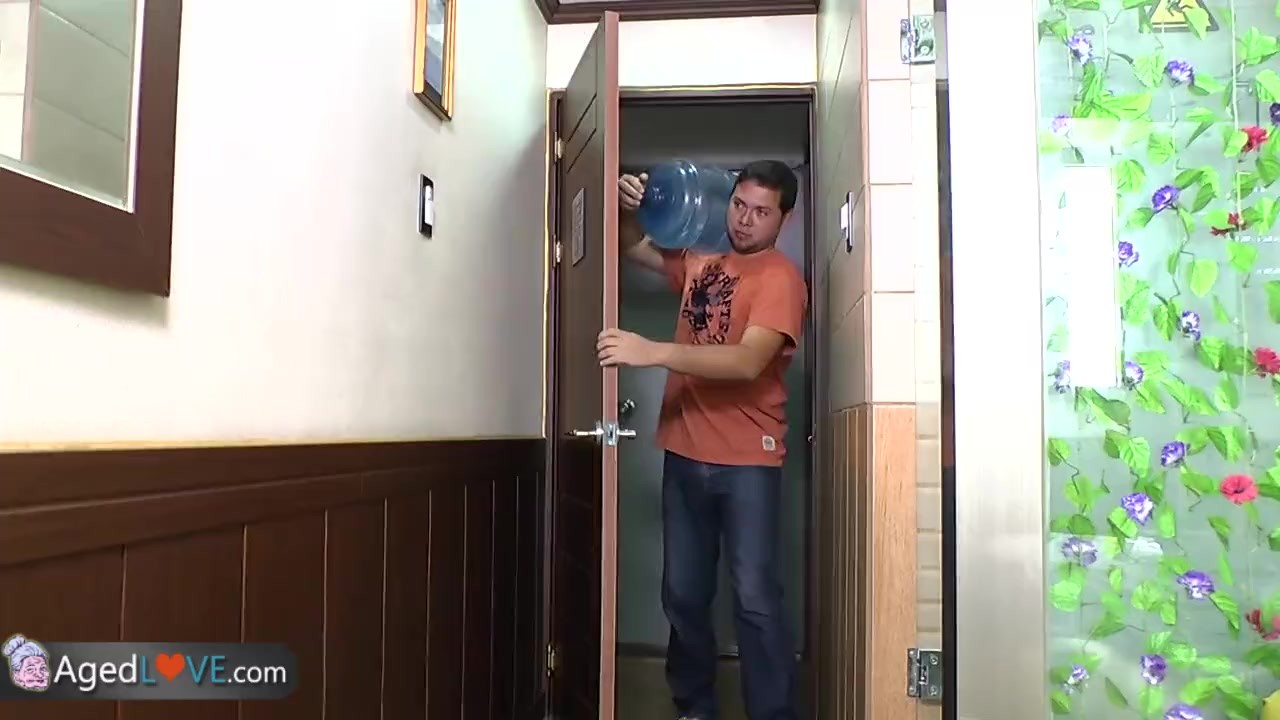 Delivery boy fucks with old granny with big boobs