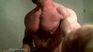 Muscle Master Tom Lord Flexing
