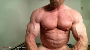 Muscle Master Tom Lord Flexing