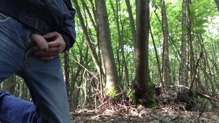 pissing while i'm sitting on my knees