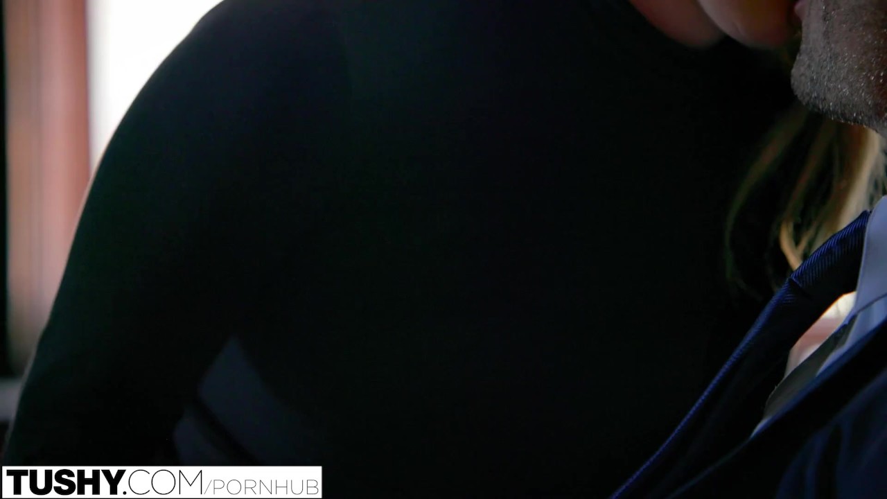 TUSHY Curvy AJ Applegate With Her Boss