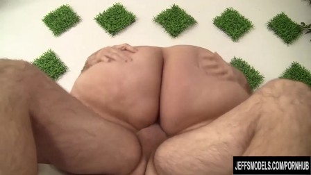 Huge fat ass gets herself fucked