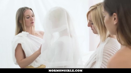 MormonGirlz-Straight girl fucked by lesbians