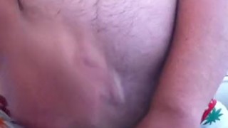 bi chav lad pissing pants in the bath
