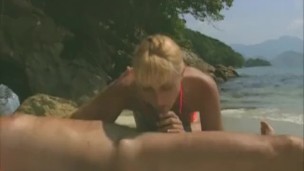 Laura Palmer in "Beach Bums"