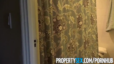 PropertySex - Intruder busted by homeowner taking shower