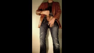 Quick Jerk Off in Tight Jeans