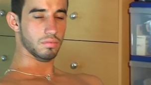 Fabio's dick massage ! (straight guy seduced for gay porn)