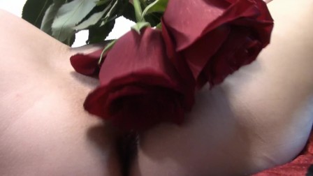 Girl & roses masturbation