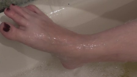 Suds on pussy. Suds on boobs Feet Toes Arms Fingers. Big tits blonde beauty