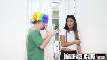 Mofos - I Know That Girl - asian Honey Gets Pranked starring Amy Parks