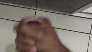 Punheta antes do banho