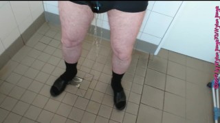 Nasse Unterhose ** Einpissen **