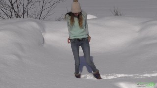 Winter Pee of Katya Clover