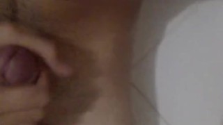 Corriendome en la ducha después de fumarme un porro