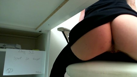 Masturbate at work :Day 32: Skinny girl flashing her ass.