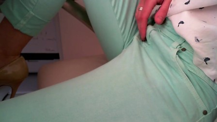 Masturbate at work:Day 34: Orgasm trought my pants