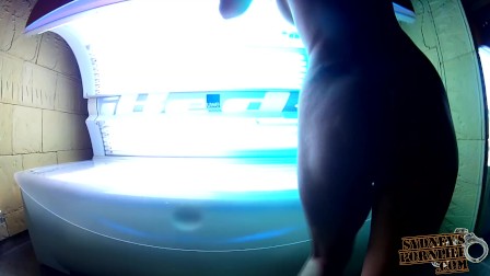 Fucking Juicy Ass On Tanning Bed!