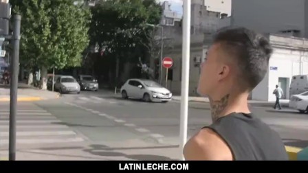 ❤️LatinLeche-Sexy tatted latin cocksucker hooks up with stranger on camera