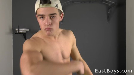 Sexy Muscle Boy - Nude Fitness Casting