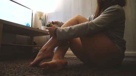 amateur MASTURBATION BUTTPLUG - Videogames (BOTW) and soft pussy fingering.
