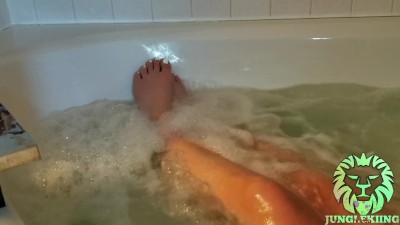 FootWorship & HandJob In The Hot Tub | amateur XXX Mobile Porn - Clips18.Net