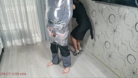 Shoejob and facesitting to the bondaged slave by Strict Wife Mia