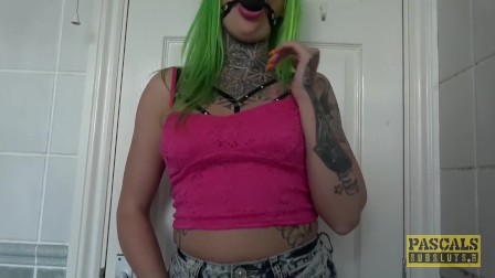 Tattooed slut with green hair gets her sweet ass slammed