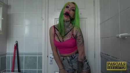 Tattooed slut with green hair gets her sweet ass slammed