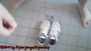 Sneaker bepissen