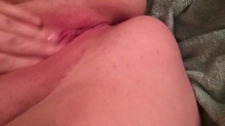 Toying my fat pussy