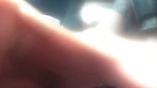 cercando di fottermi, in macchina...