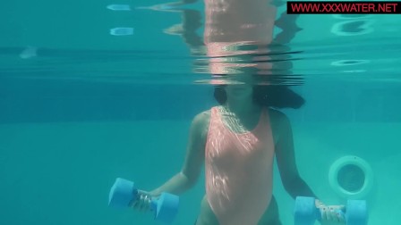 UnderWaterShow presents Micha the underwater gymnast