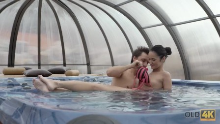 OLD4K. Fucking a hot young chick in jacuzzi