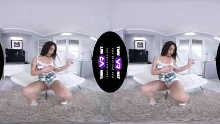 TmwVRnet.com - Giorgia Roma - Hot Babe Tests a New Sex Toy