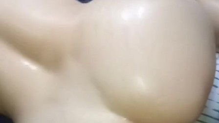 Pale beautiful bubble butt Pawg gets oiled up and creamed.