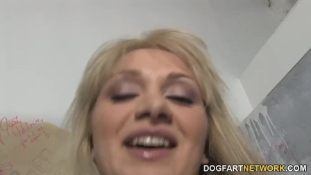 Lea Lexis Sucks Big ebony Cock - Gloryhole