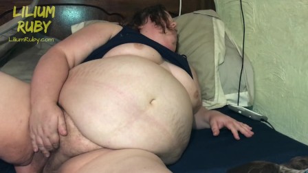 Fat Thot Into Bating On Camera