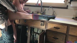 Teen fucks lucky plumber in the kitchen - Erin Electra