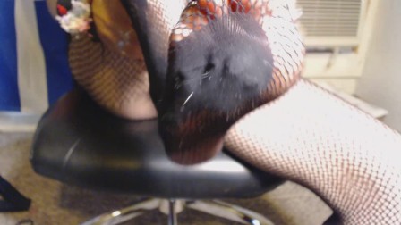 hd EXTREME Closeup Feet and Painted Toes in Fishnets