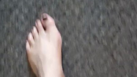 Barefoot Giantess Walking Around and Creaking the Floor