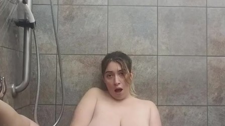 Chubby bbw masturbates in public shower