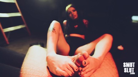 Teasin with my tootsies: Crossdressing Foot job from tattooed goth girl