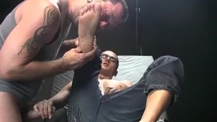 Homo got his toes sucked off and cum sprayed by a freak