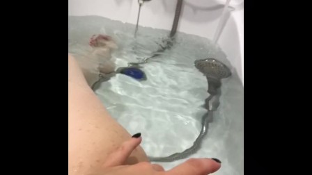 Wet pussy in bath