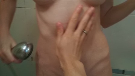 First homemade video, beautiful girl in the bathroom - Alice J