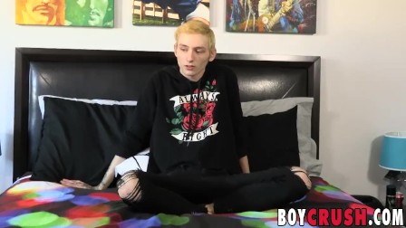 Adorable twink Justin Stone makes cock cum in solo interview